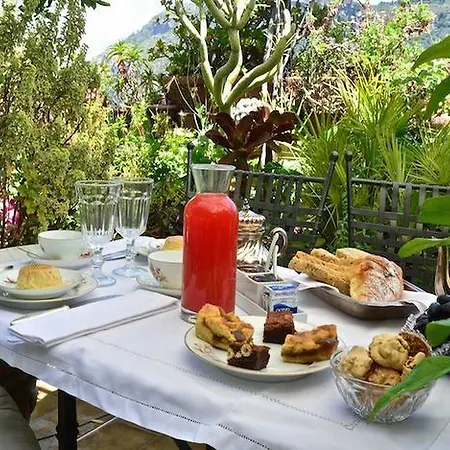 Bed & Breakfast La Terrazza Dei Pelargoni 3*