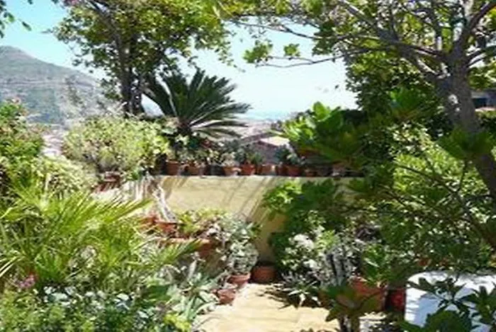 La Terrazza Dei Pelargoni Oda ve Kahvaltı